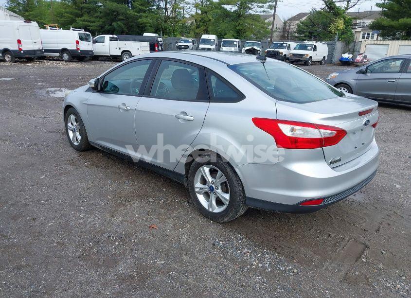 Photo 3 of 2014 Ford Focus SE (VIN 1FADP3F23EL285814)