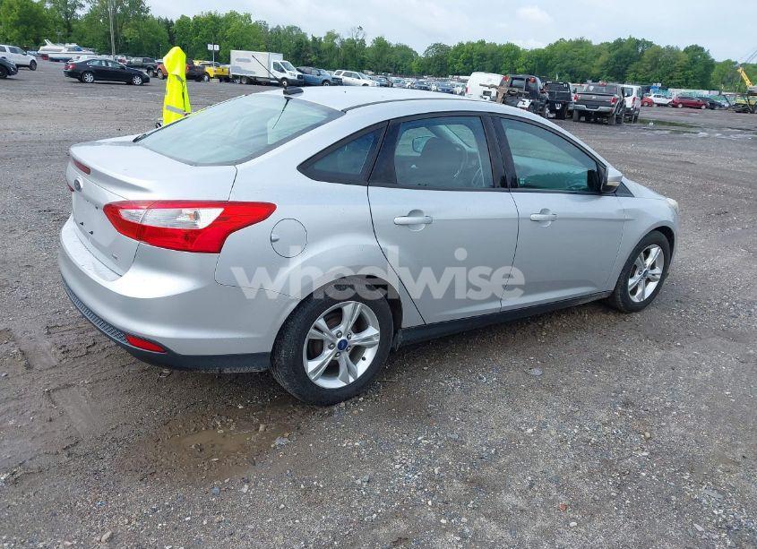 Photo 4 of 2014 Ford Focus SE (VIN 1FADP3F23EL285814)