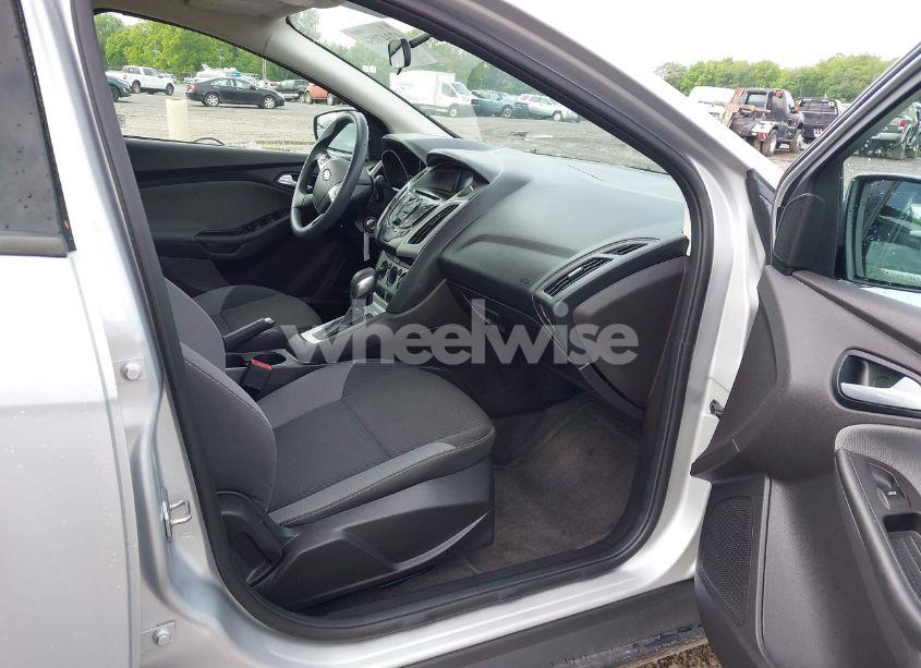 Photo 5 of 2014 Ford Focus SE (VIN 1FADP3F23EL285814)