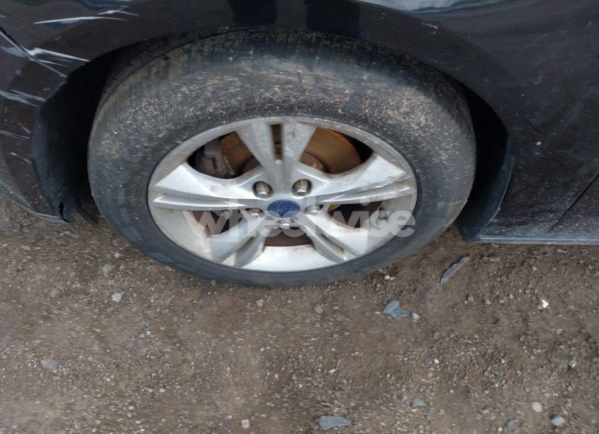 Photo 12 of 2014 Ford Focus SE (VIN 1FADP3F23EL307360)