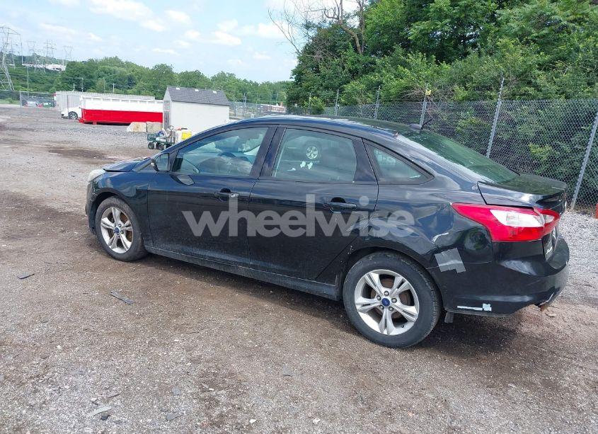 Photo 3 of 2014 Ford Focus SE (VIN 1FADP3F23EL307360)