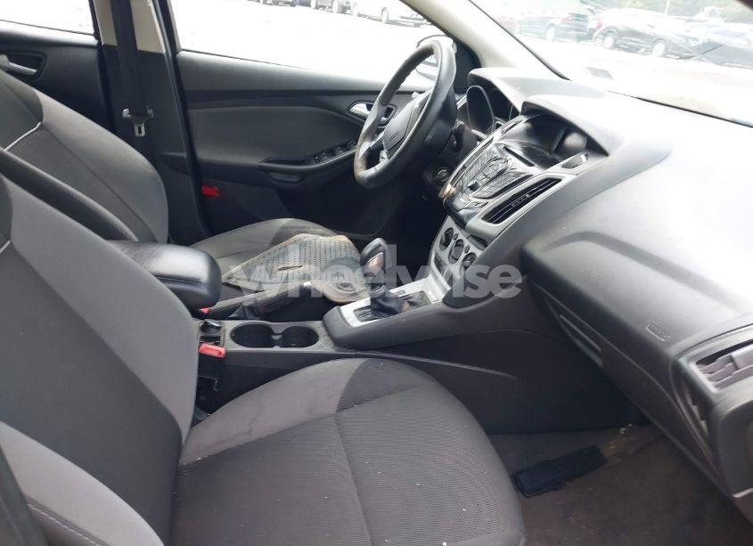 Photo 5 of 2014 Ford Focus SE (VIN 1FADP3F23EL307360)