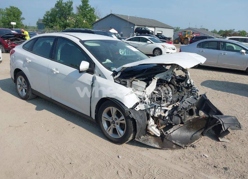 2014 Ford Focus SE (VIN 1FADP3F23EL320576) main photo
