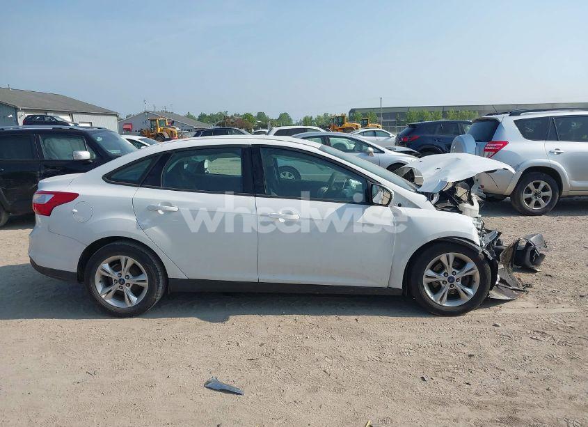 Photo 14 of 2014 Ford Focus SE (VIN 1FADP3F23EL320576)