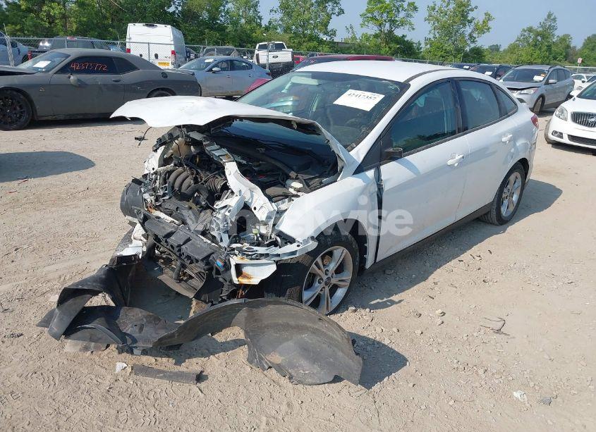 Photo 2 of 2014 Ford Focus SE (VIN 1FADP3F23EL320576)