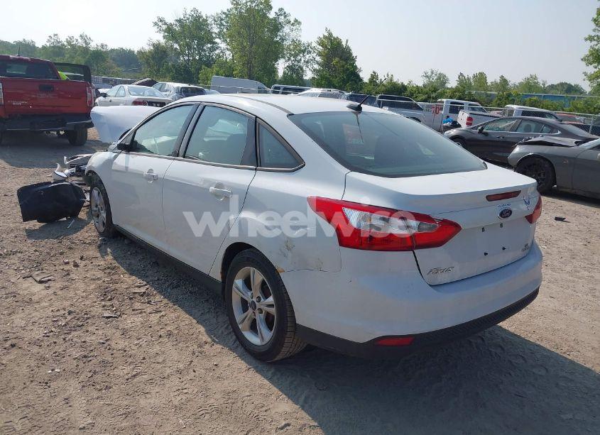 Photo 3 of 2014 Ford Focus SE (VIN 1FADP3F23EL320576)