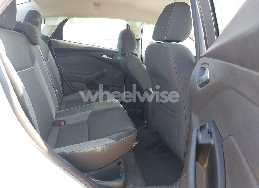 Photo 8 of 2014 Ford Focus SE (VIN 1FADP3F23EL320576)