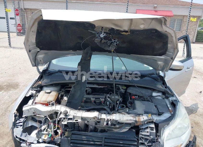 Photo 10 of 2014 Ford Focus SE (VIN 1FADP3F23EL334753)