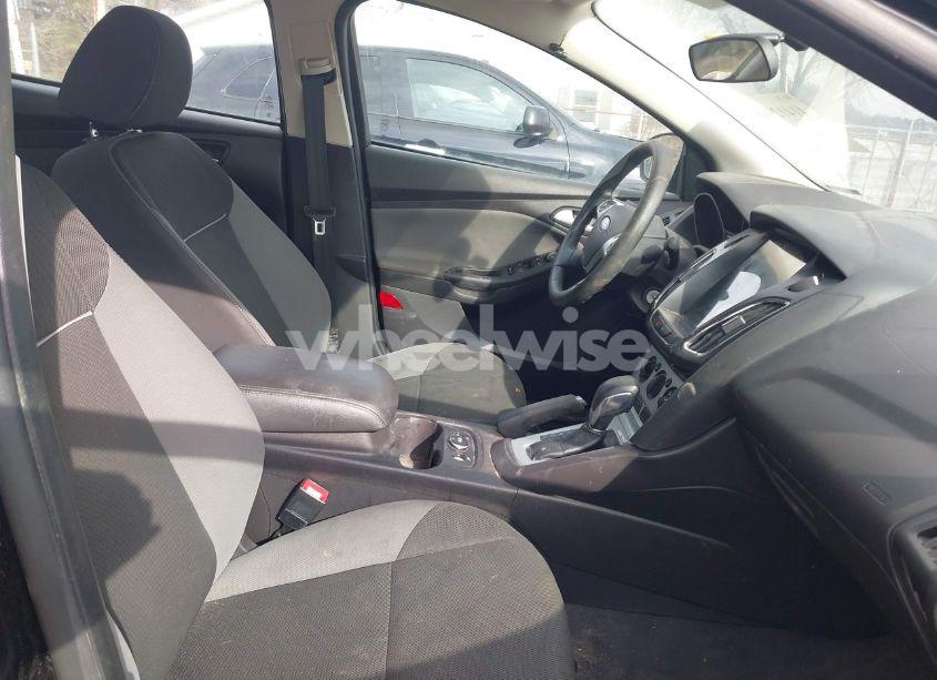 Photo 5 of 2014 Ford Focus SE (VIN 1FADP3F23EL339984)