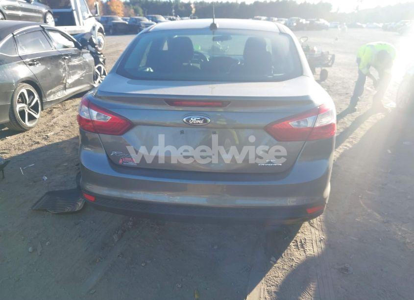 Photo 16 of 2014 Ford Focus SE (VIN 1FADP3F23EL344229)