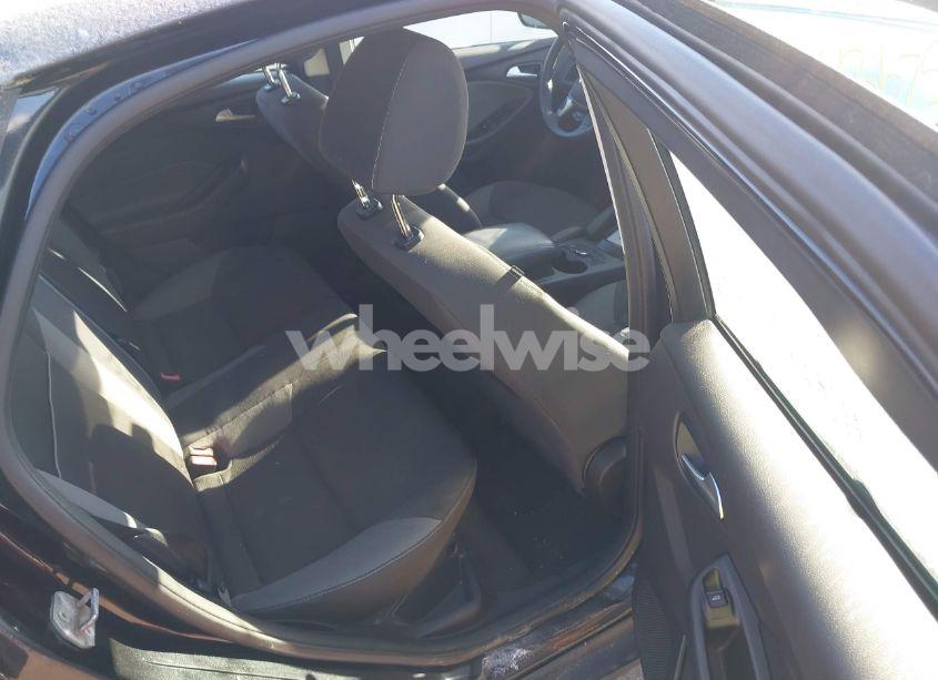 Photo 8 of 2014 Ford Focus SE (VIN 1FADP3F23EL347311)