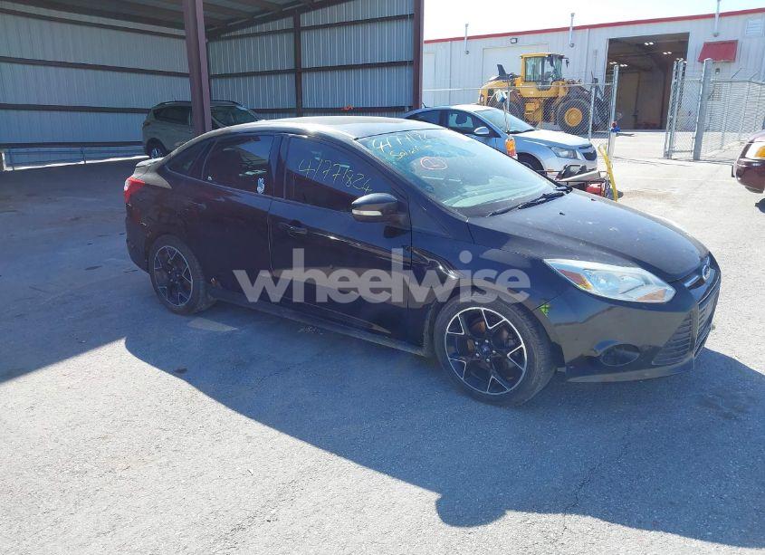 2014 Ford Focus SE (VIN 1FADP3F23EL355117) main photo
