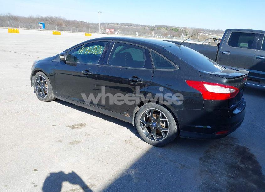 Photo 3 of 2014 Ford Focus SE (VIN 1FADP3F23EL355117)