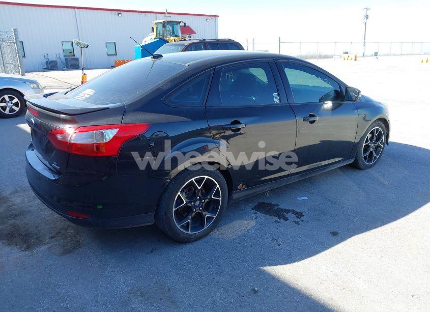 Photo 4 of 2014 Ford Focus SE (VIN 1FADP3F23EL355117)
