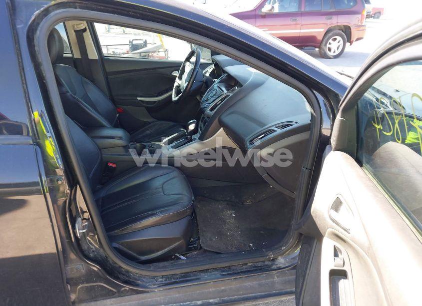 Photo 5 of 2014 Ford Focus SE (VIN 1FADP3F23EL355117)