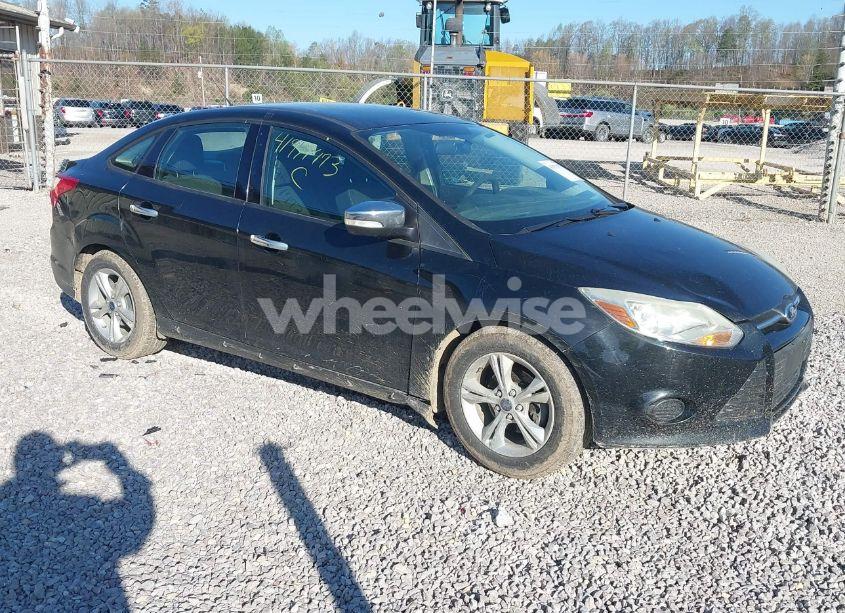 2014 Ford Focus SE (VIN 1FADP3F23EL361550) main photo