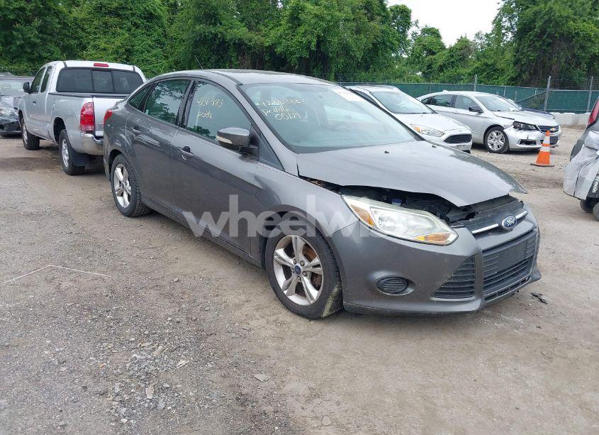 2014 Ford Focus SE (VIN 1FADP3F23EL366943) main photo