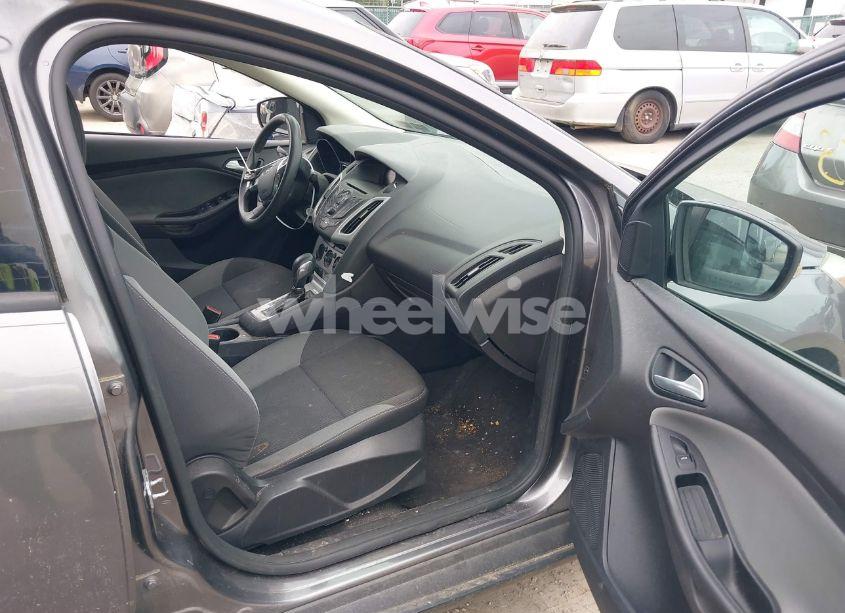 Photo 5 of 2014 Ford Focus SE (VIN 1FADP3F23EL366943)
