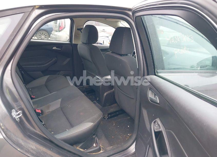 Photo 8 of 2014 Ford Focus SE (VIN 1FADP3F23EL366943)