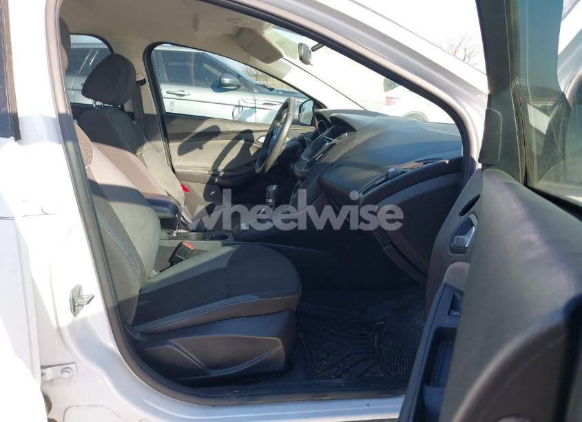 Photo 5 of 2014 Ford Focus SE (VIN 1FADP3F23EL374220)