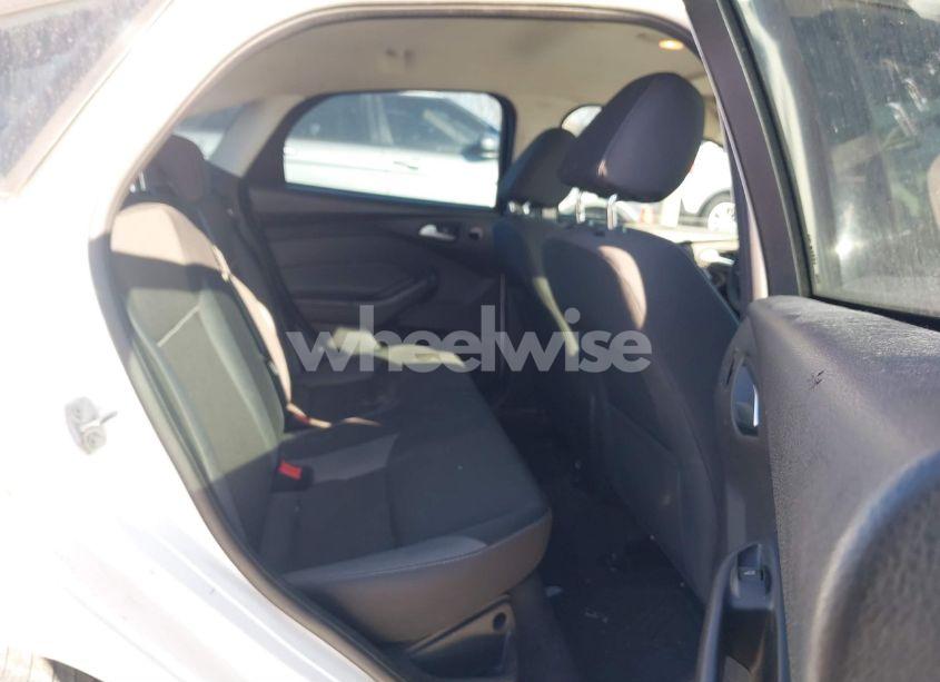 Photo 8 of 2014 Ford Focus SE (VIN 1FADP3F23EL374220)