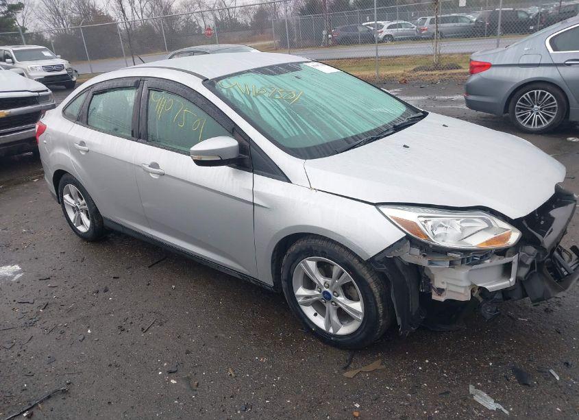 2014 Ford Focus SE (VIN 1FADP3F23EL404915) main photo