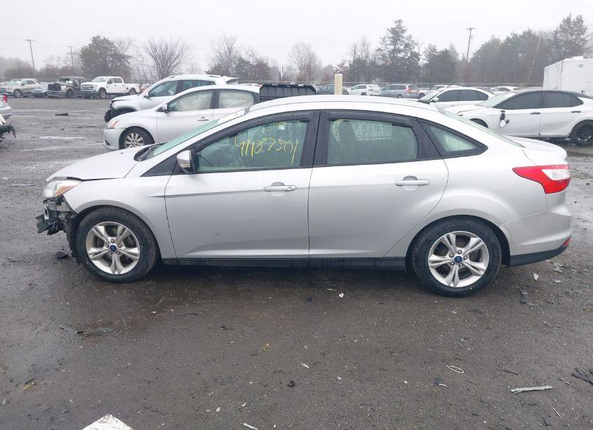 Photo 14 of 2014 Ford Focus SE (VIN 1FADP3F23EL404915)