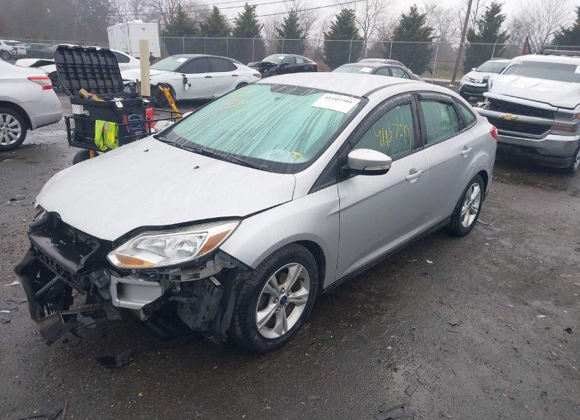 Photo 2 of 2014 Ford Focus SE (VIN 1FADP3F23EL404915)