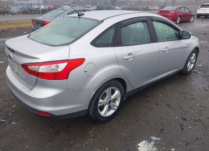 Photo 4 of 2014 Ford Focus SE (VIN 1FADP3F23EL404915)