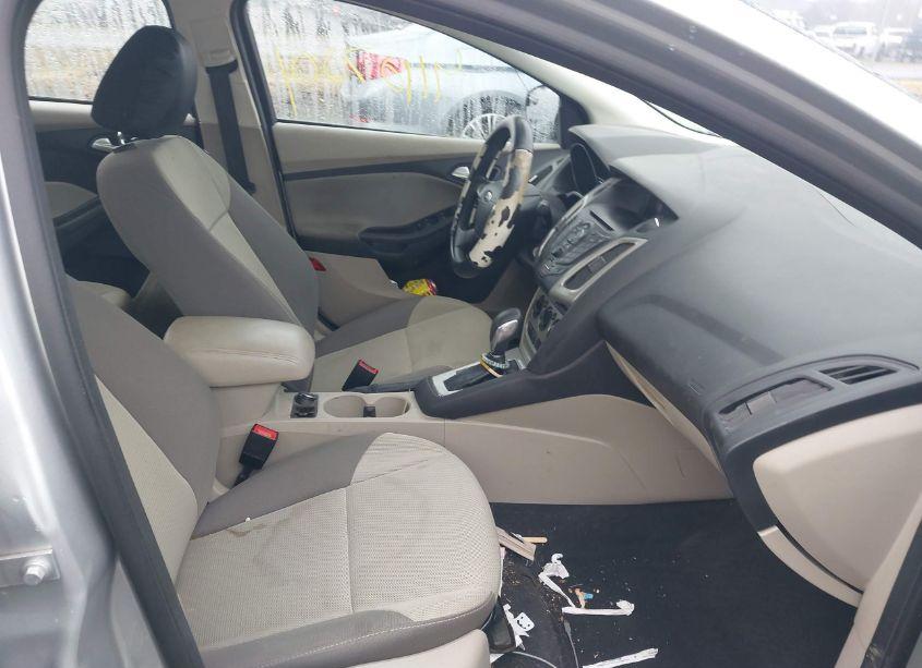 Photo 5 of 2014 Ford Focus SE (VIN 1FADP3F23EL404915)