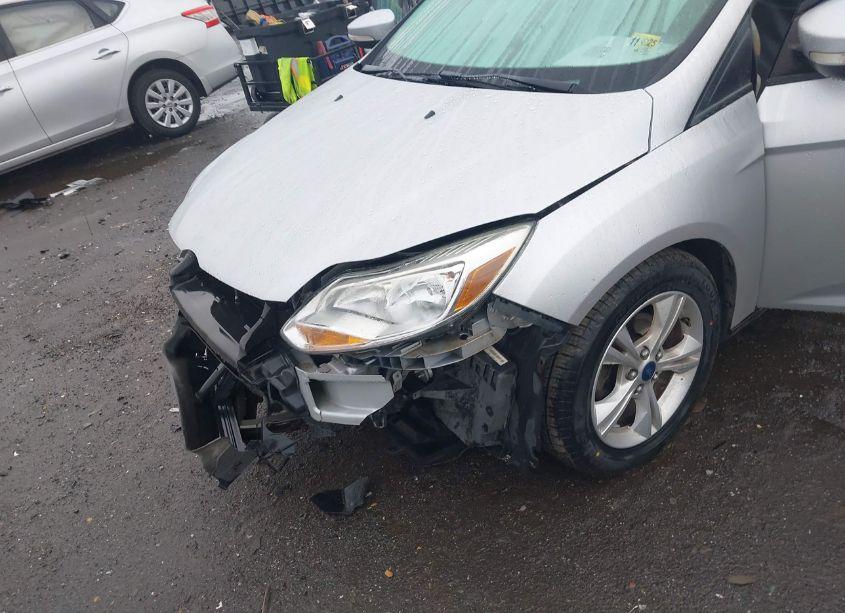 Photo 6 of 2014 Ford Focus SE (VIN 1FADP3F23EL404915)