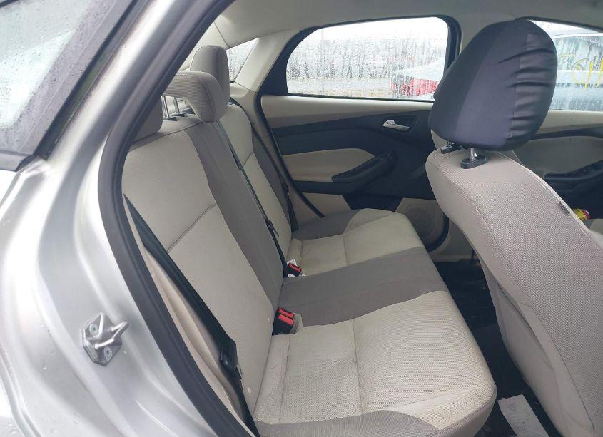 Photo 8 of 2014 Ford Focus SE (VIN 1FADP3F23EL404915)