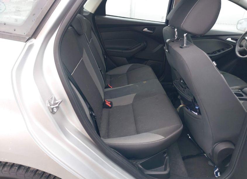 Photo 8 of 2014 Ford Focus SE (VIN 1FADP3F23EL405336)