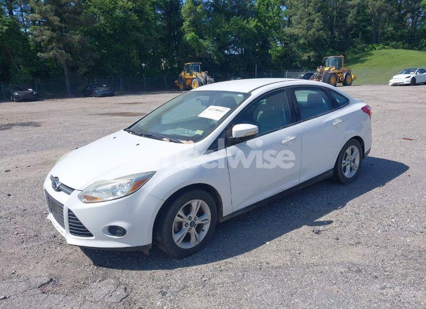 Photo 2 of 2014 Ford Focus SE (VIN 1FADP3F23EL425828)