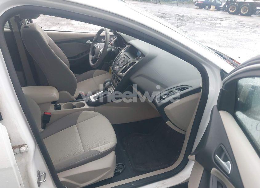 Photo 5 of 2014 Ford Focus SE (VIN 1FADP3F23EL425828)