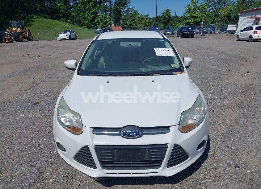 Photo 6 of 2014 Ford Focus SE (VIN 1FADP3F23EL425828)