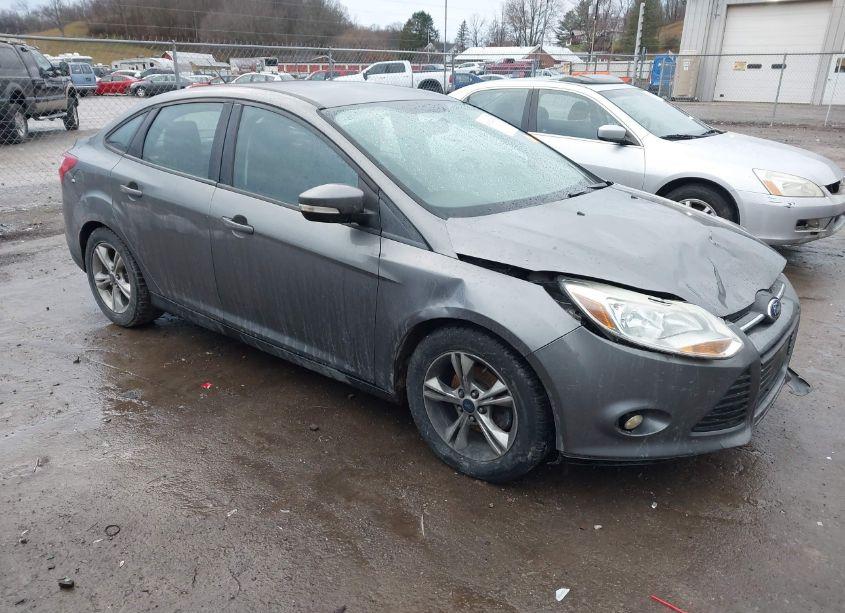 2014 Ford Focus SE (VIN 1FADP3F23EL427269) main photo