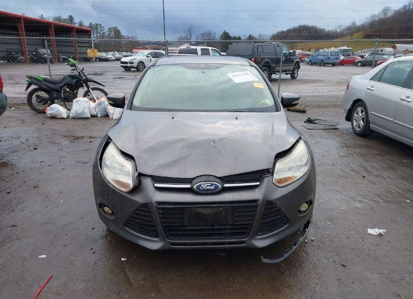 Photo 12 of 2014 Ford Focus SE (VIN 1FADP3F23EL427269)