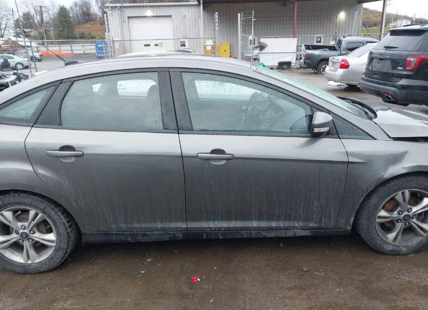 Photo 13 of 2014 Ford Focus SE (VIN 1FADP3F23EL427269)