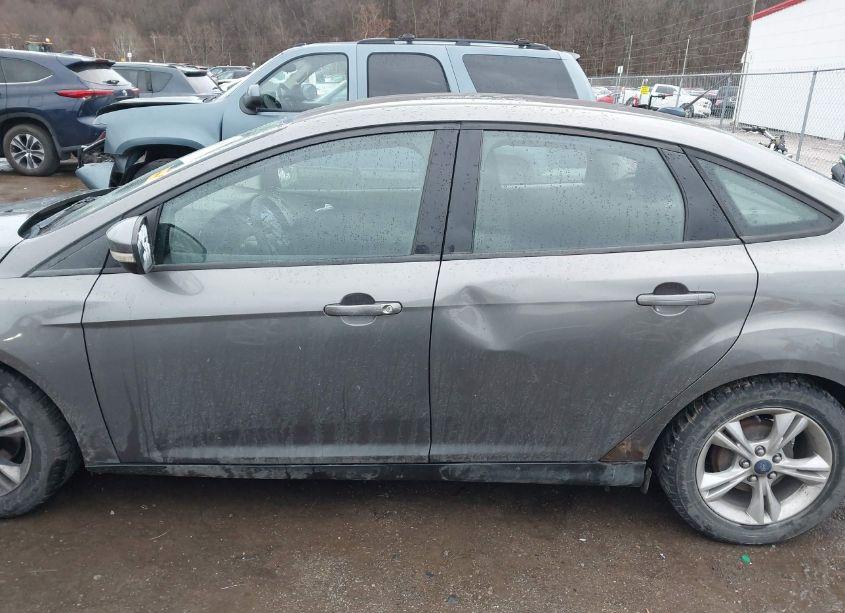 Photo 14 of 2014 Ford Focus SE (VIN 1FADP3F23EL427269)
