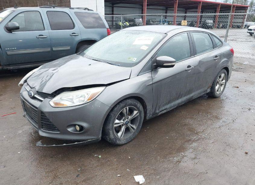 Photo 2 of 2014 Ford Focus SE (VIN 1FADP3F23EL427269)