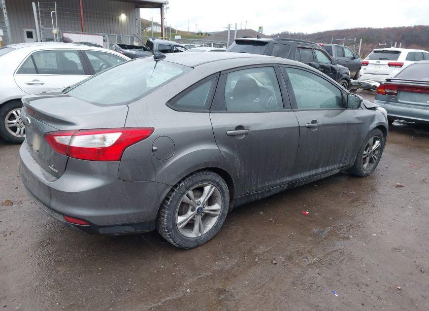 Photo 4 of 2014 Ford Focus SE (VIN 1FADP3F23EL427269)