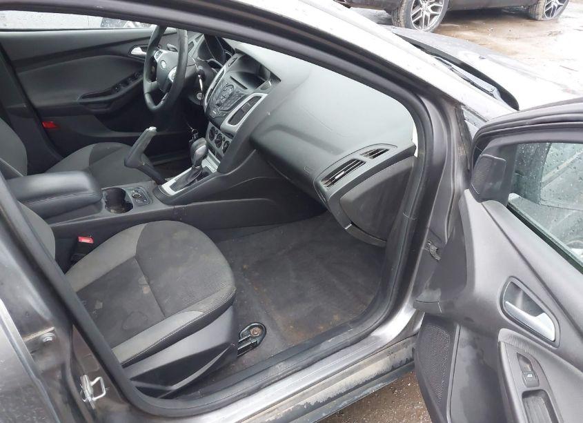 Photo 5 of 2014 Ford Focus SE (VIN 1FADP3F23EL427269)