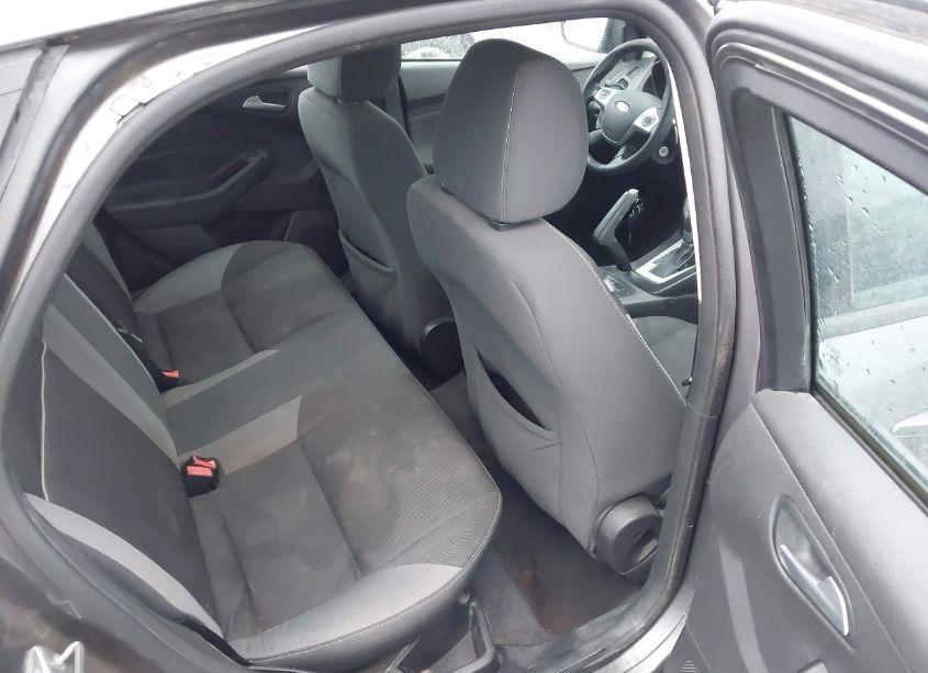 Photo 8 of 2014 Ford Focus SE (VIN 1FADP3F23EL427269)