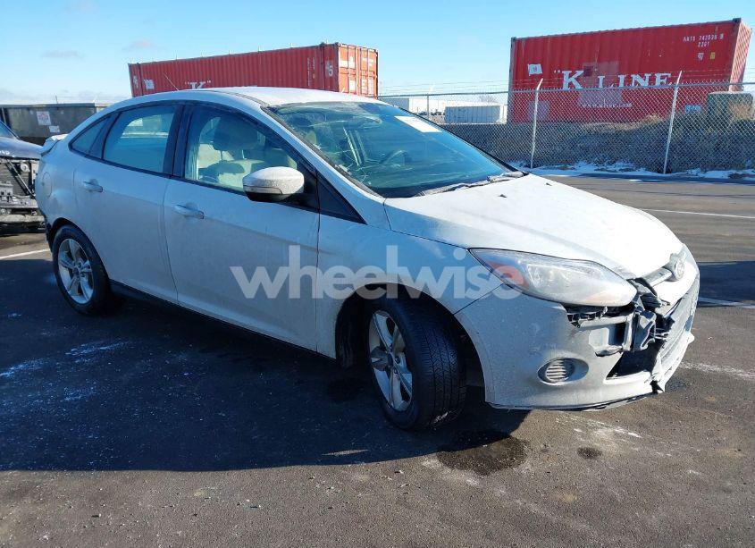 2014 Ford Focus SE (VIN 1FADP3F23EL431256) main photo