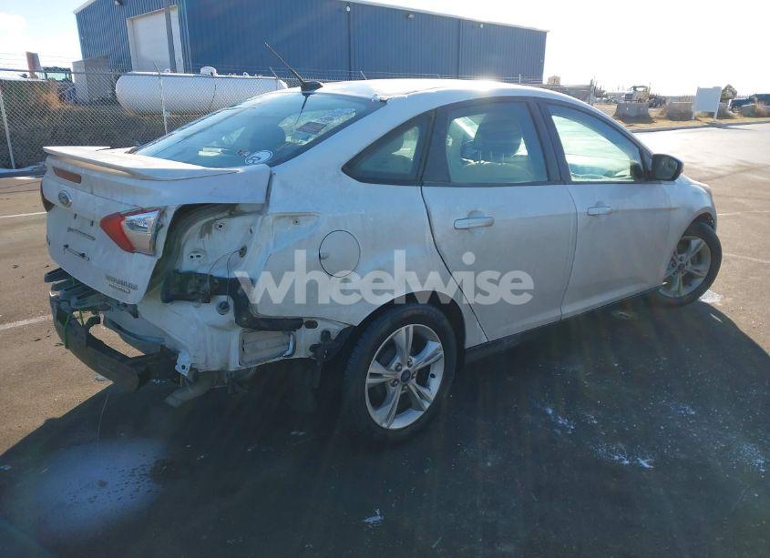 Photo 4 of 2014 Ford Focus SE (VIN 1FADP3F23EL431256)