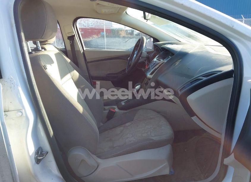 Photo 5 of 2014 Ford Focus SE (VIN 1FADP3F23EL431256)