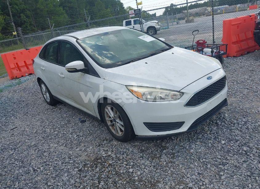 2015 Ford Focus SE (VIN 1FADP3F23FL203050) main photo