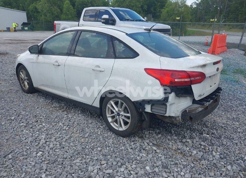 Photo 3 of 2015 Ford Focus SE (VIN 1FADP3F23FL203050)