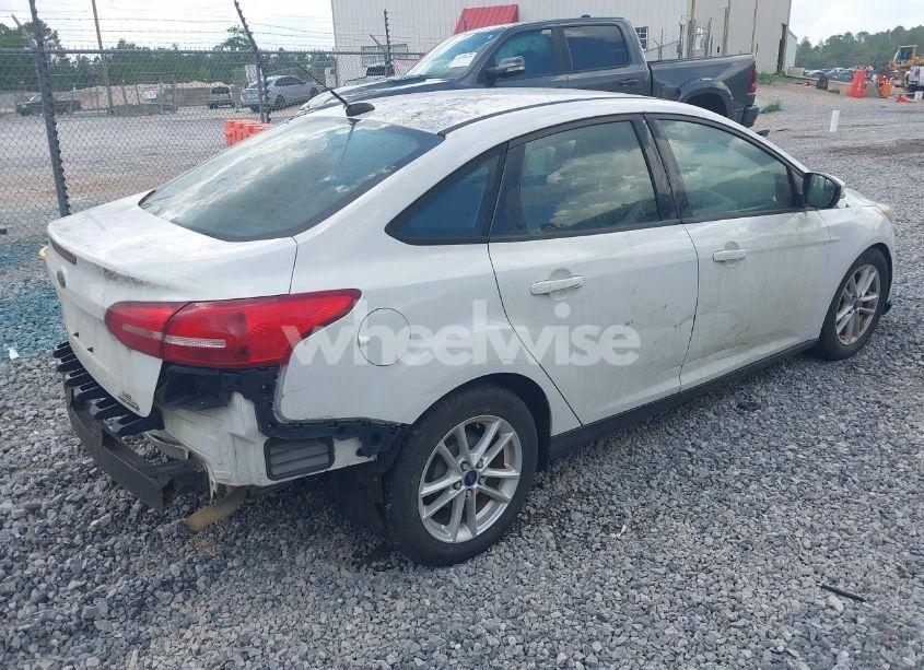 Photo 4 of 2015 Ford Focus SE (VIN 1FADP3F23FL203050)